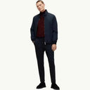 BOSS מכנסיים ארוכים בצבע DARK BLUE - תמונה 4